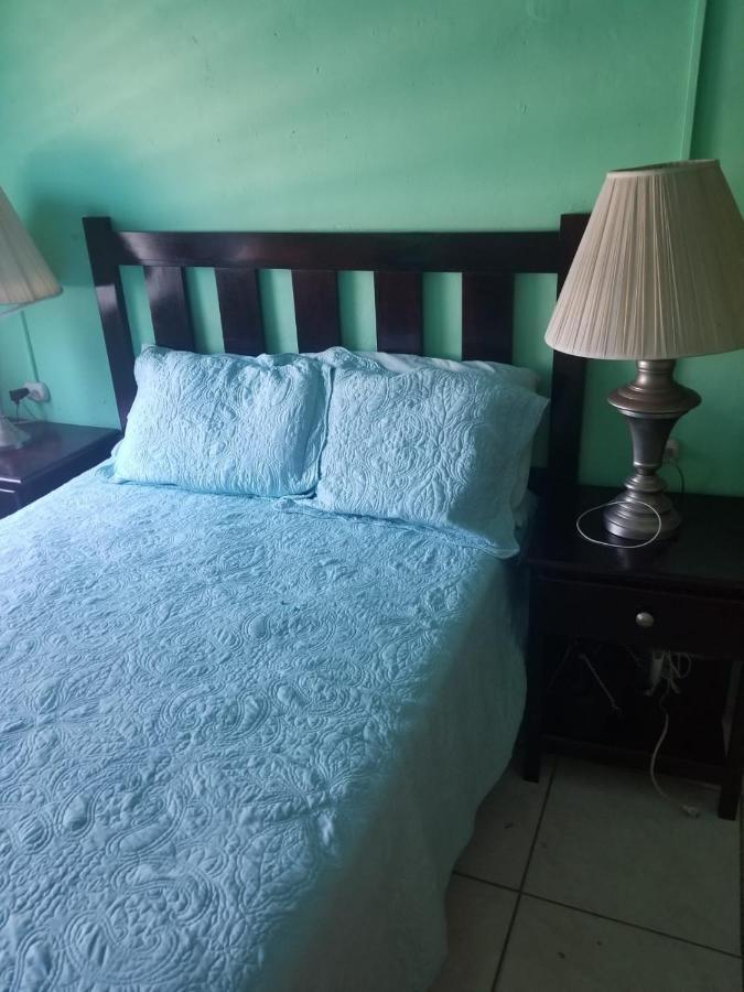 Elizabeth Enchantments La Ceiba Bagian luar foto
