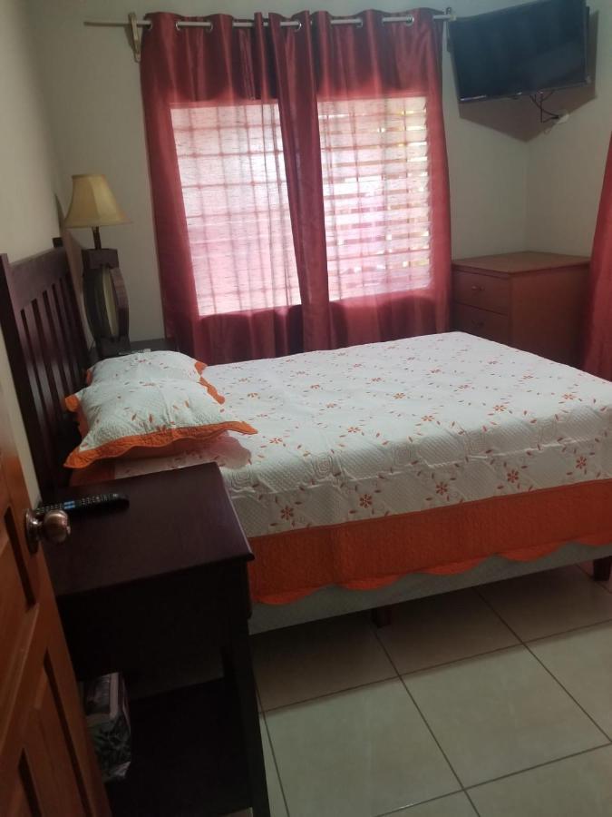 Elizabeth Enchantments La Ceiba Bagian luar foto