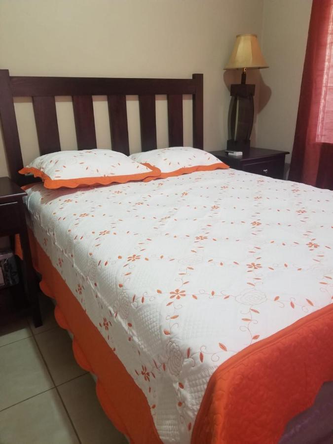 Elizabeth Enchantments La Ceiba Bagian luar foto